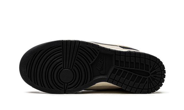 Nike Dunk Low LX Schwarzes Wildleder Team Gold