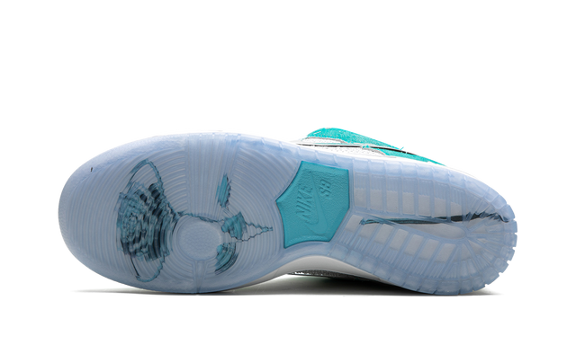 April Skateboards x Nike SB Dunk Low Turbo Grün 