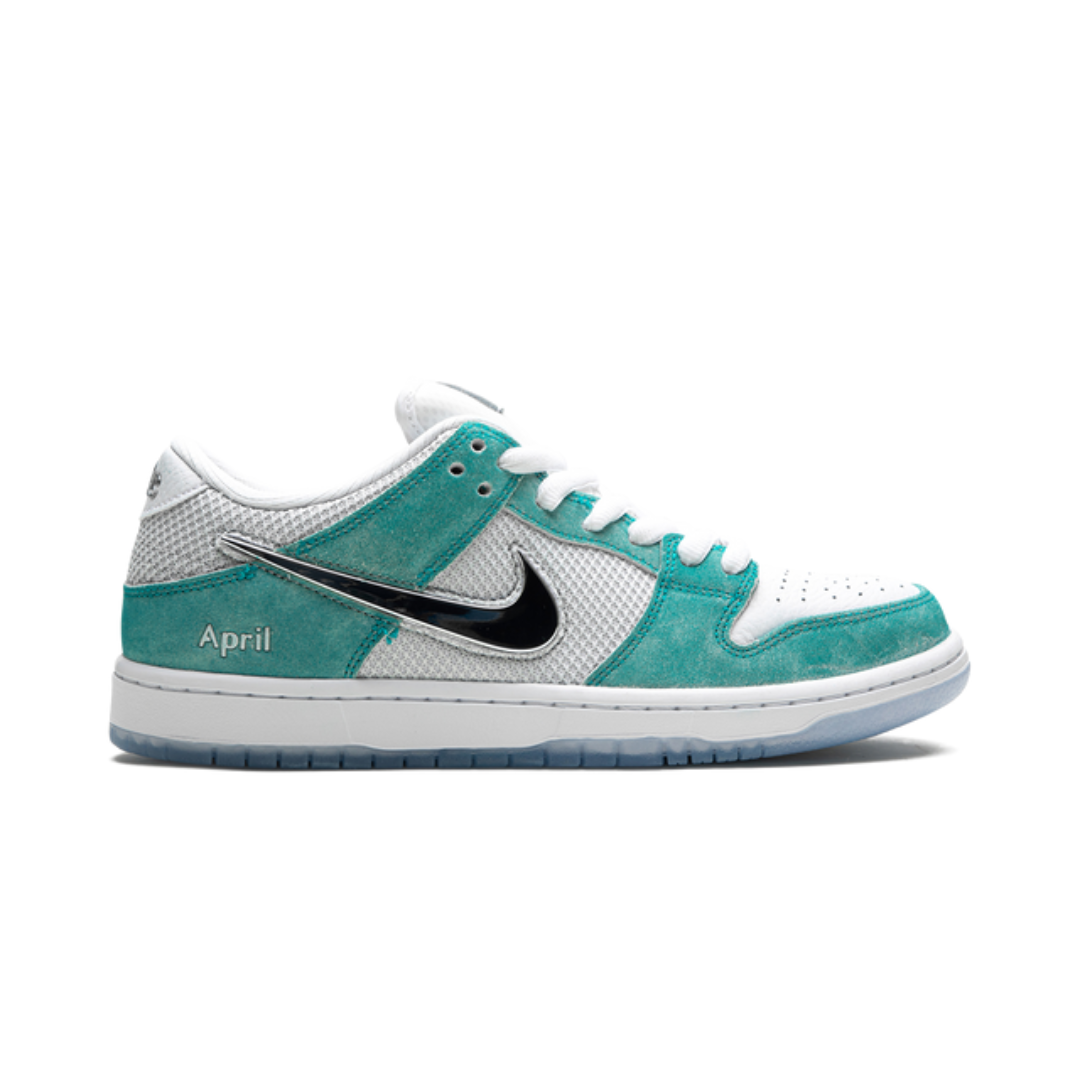 April Skateboards x Nike SB Dunk Low Turbo Grün 