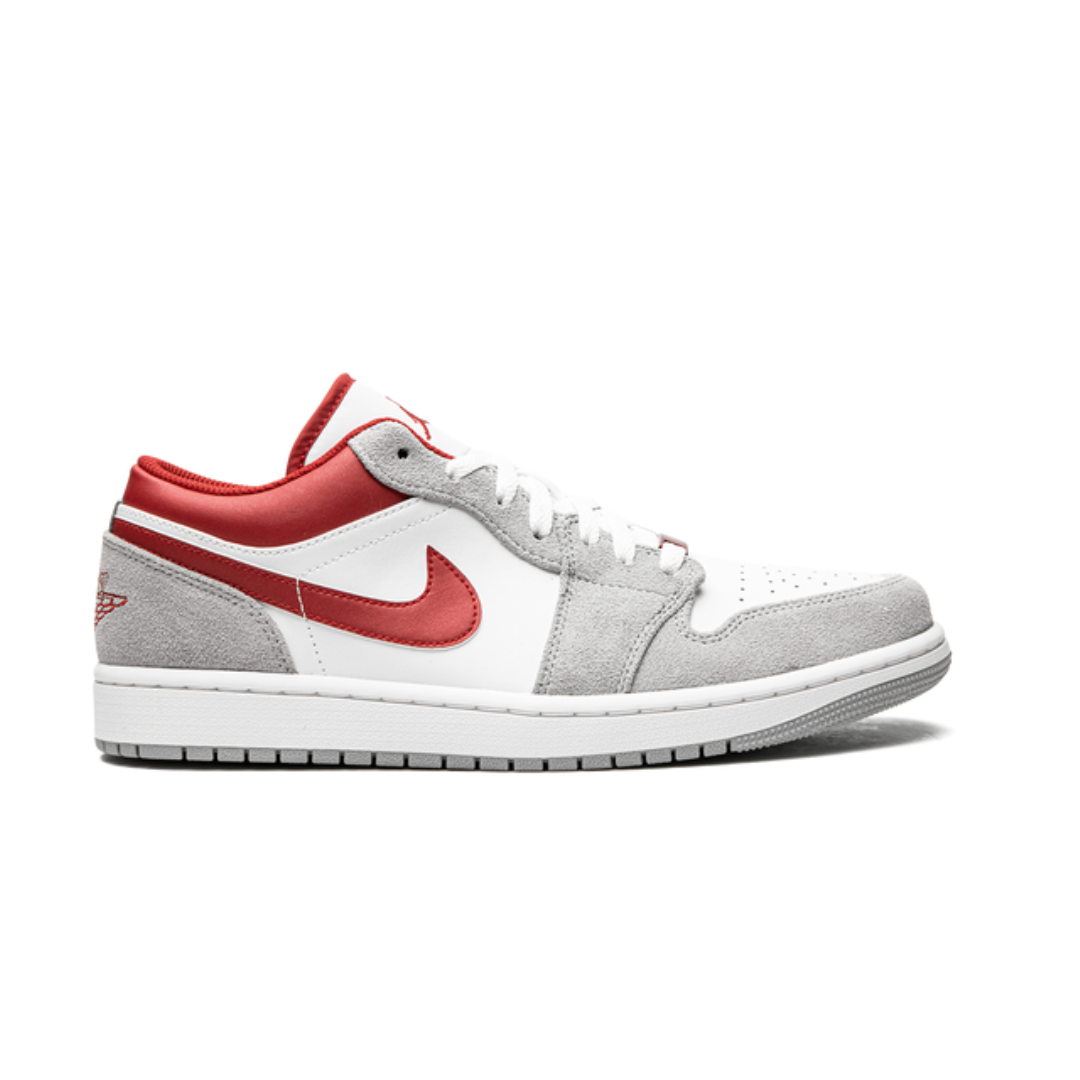 Jordan 1 Low SE Helles Rauchgrau Gym Red 