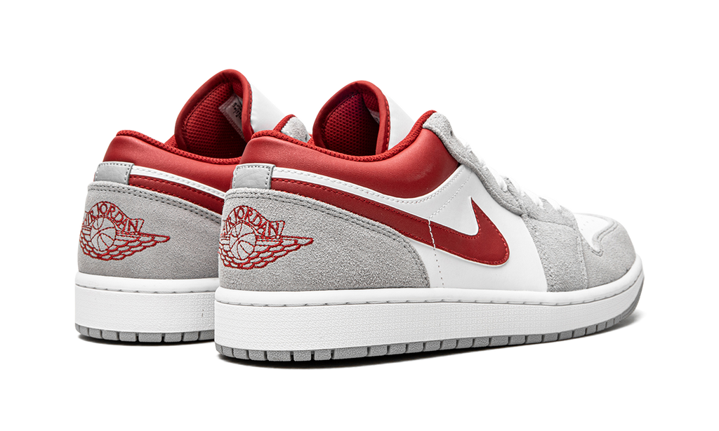 Jordan 1 Low SE Helles Rauchgrau Gym Red 