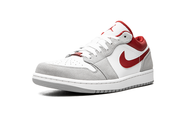 Jordan 1 Low SE Helles Rauchgrau Gym Red 