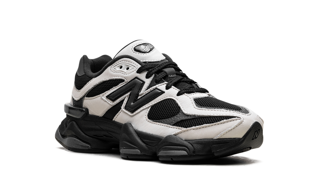 New Balance 9060 Off White Schwarz