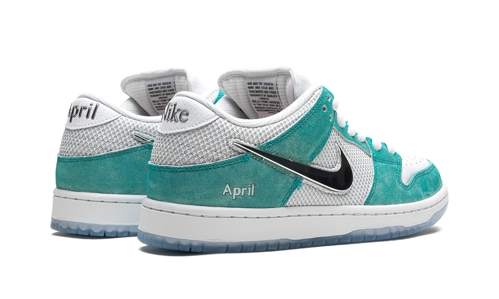 April Skateboards x Nike SB Dunk Low Turbo Grün 