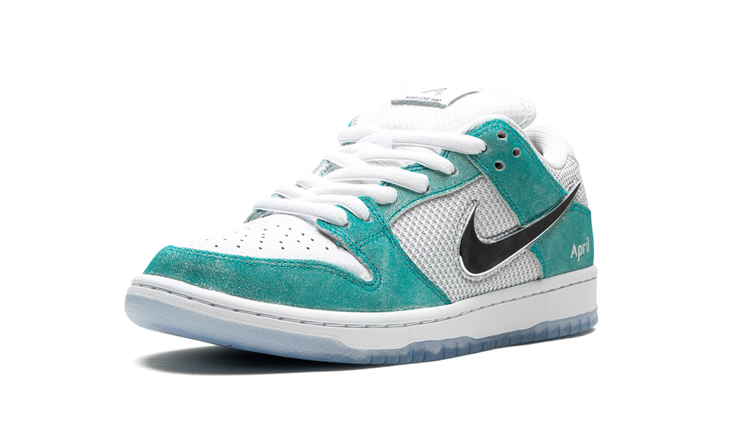 April Skateboards x Nike SB Dunk Low Turbo Grün 