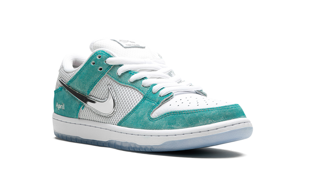 April Skateboards x Nike SB Dunk Low Turbo Grün 
