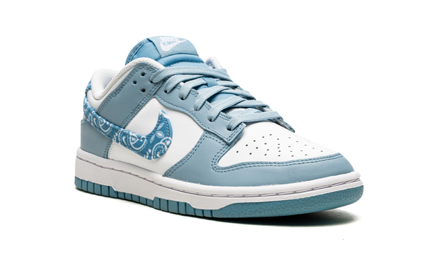 Nike Dunk Low Essential Paisley Pack getragen