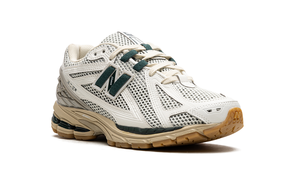 New Balance 1906R "Kith-Schwarz"