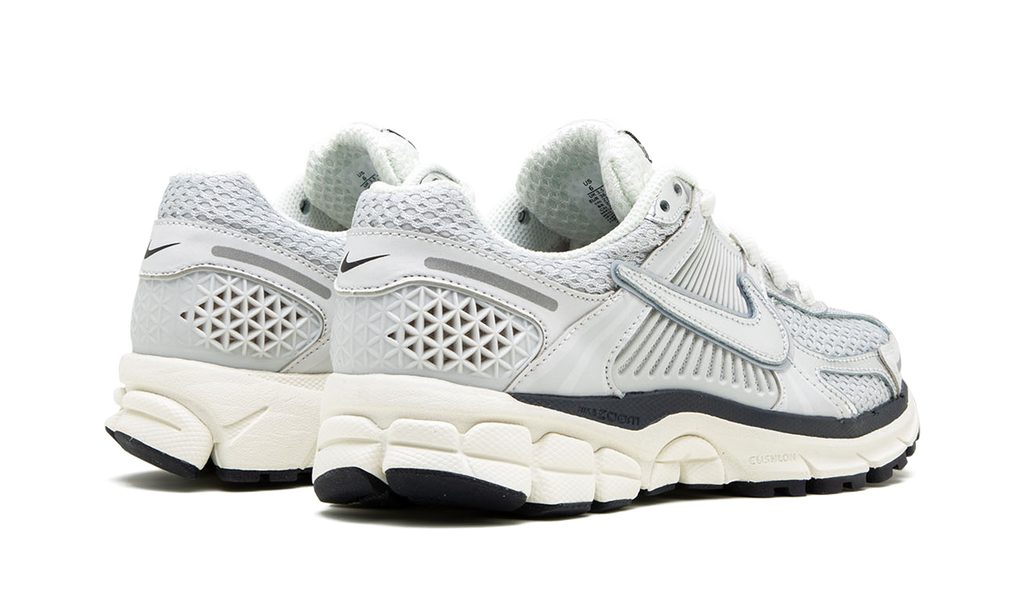 Nike Zoom Vomero 5 Photon Dust Metallic Silber
