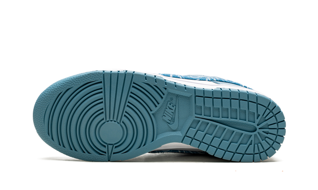 Nike Dunk Low Essential Paisley Pack getragen