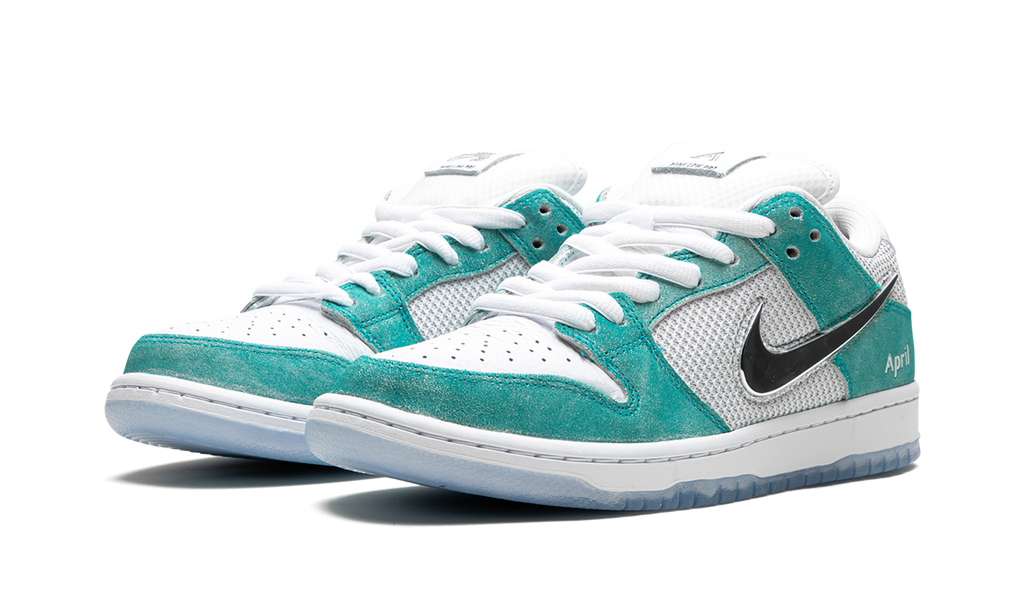 April Skateboards x Nike SB Dunk Low Turbo Grün 