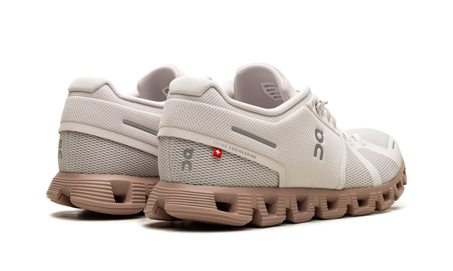 In Running Cloud On 5 Sand Rosebrown