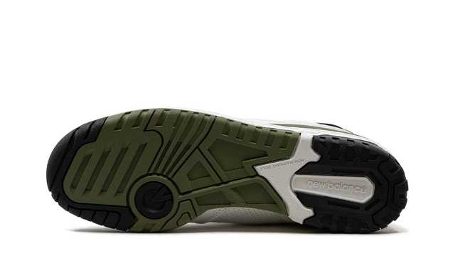 New Balance 550 Weiß / Dunkles Olivin